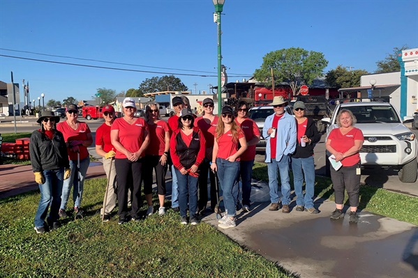 Valley Employees do their part for Earth Day Clean-up in Willcox